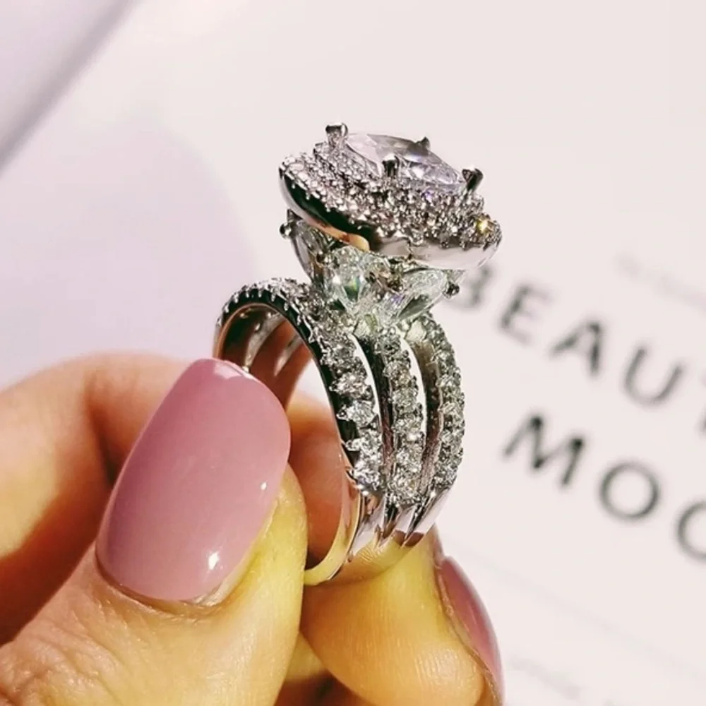 Sterling silver luxury engagement ring - Picture 3 of 6